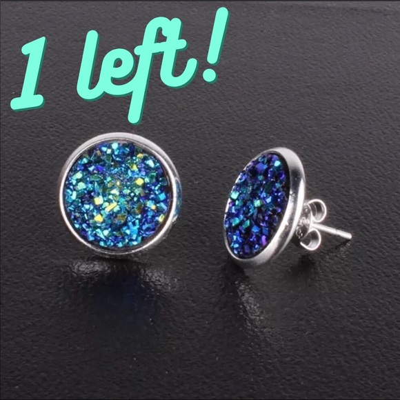 GirlyGoth Co Jewelry - Druzy quartz earrings